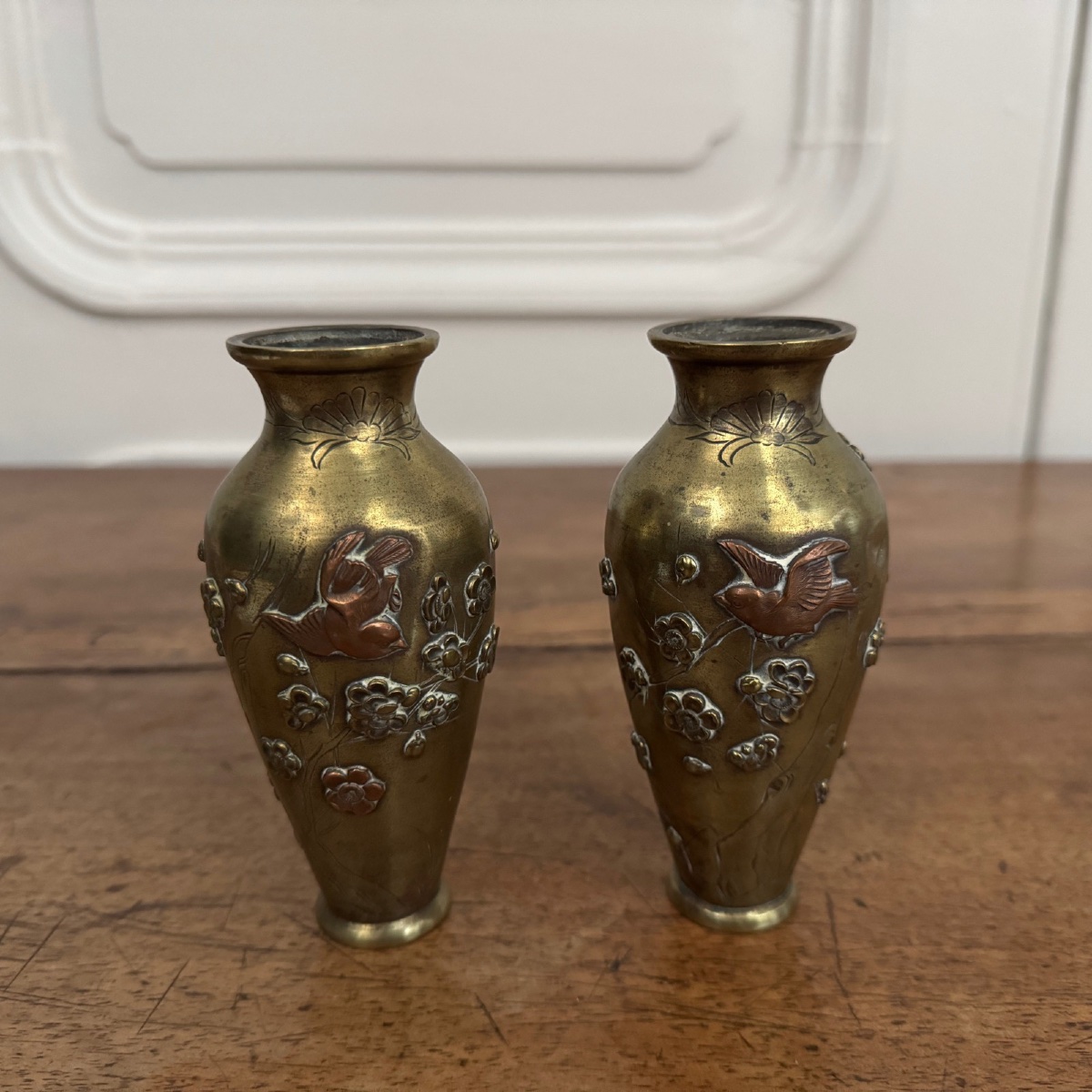 Paire de vases japonais en bronze ciselé incrustation décor d'oiseau-photo-2