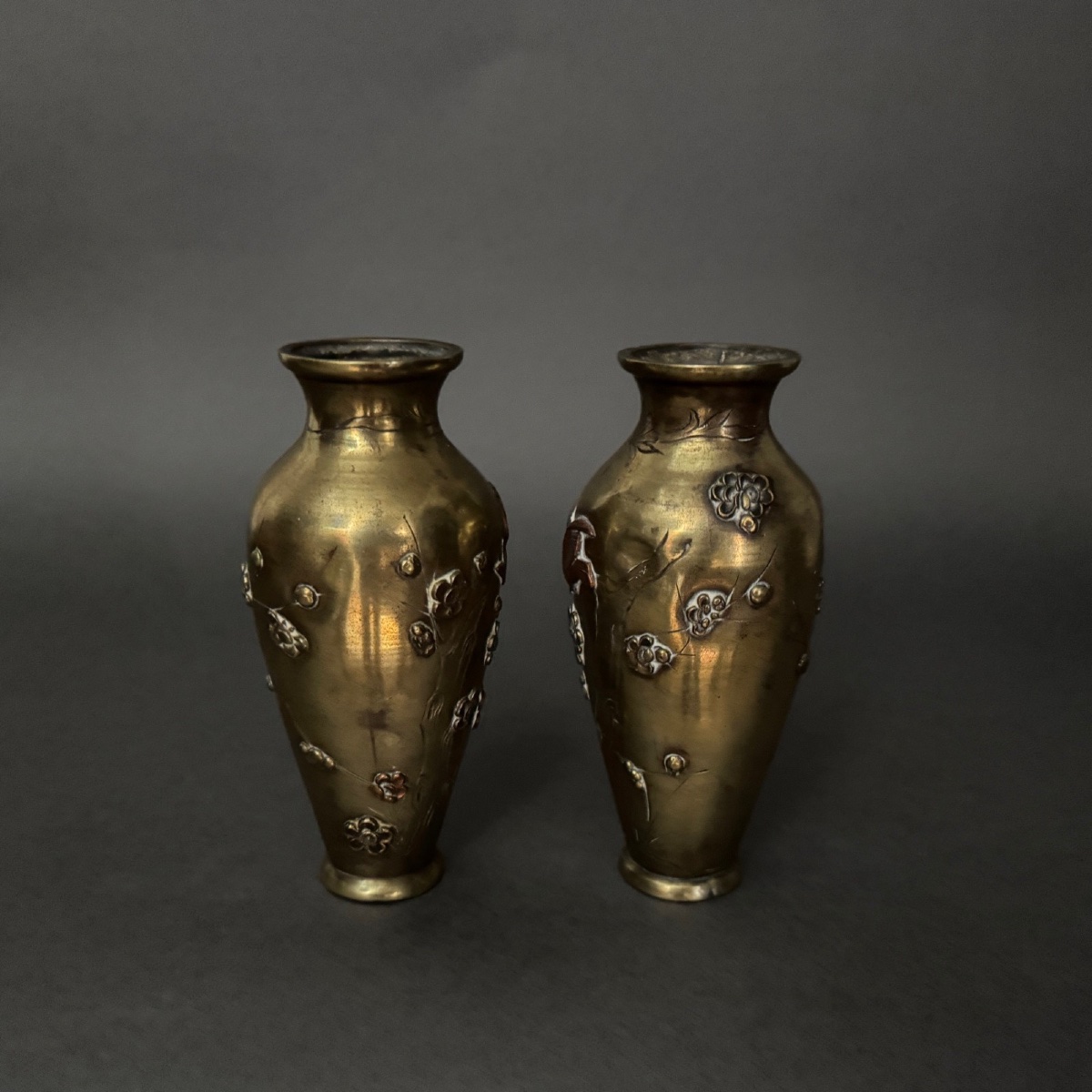 Paire de vases japonais en bronze ciselé incrustation décor d'oiseau-photo-3