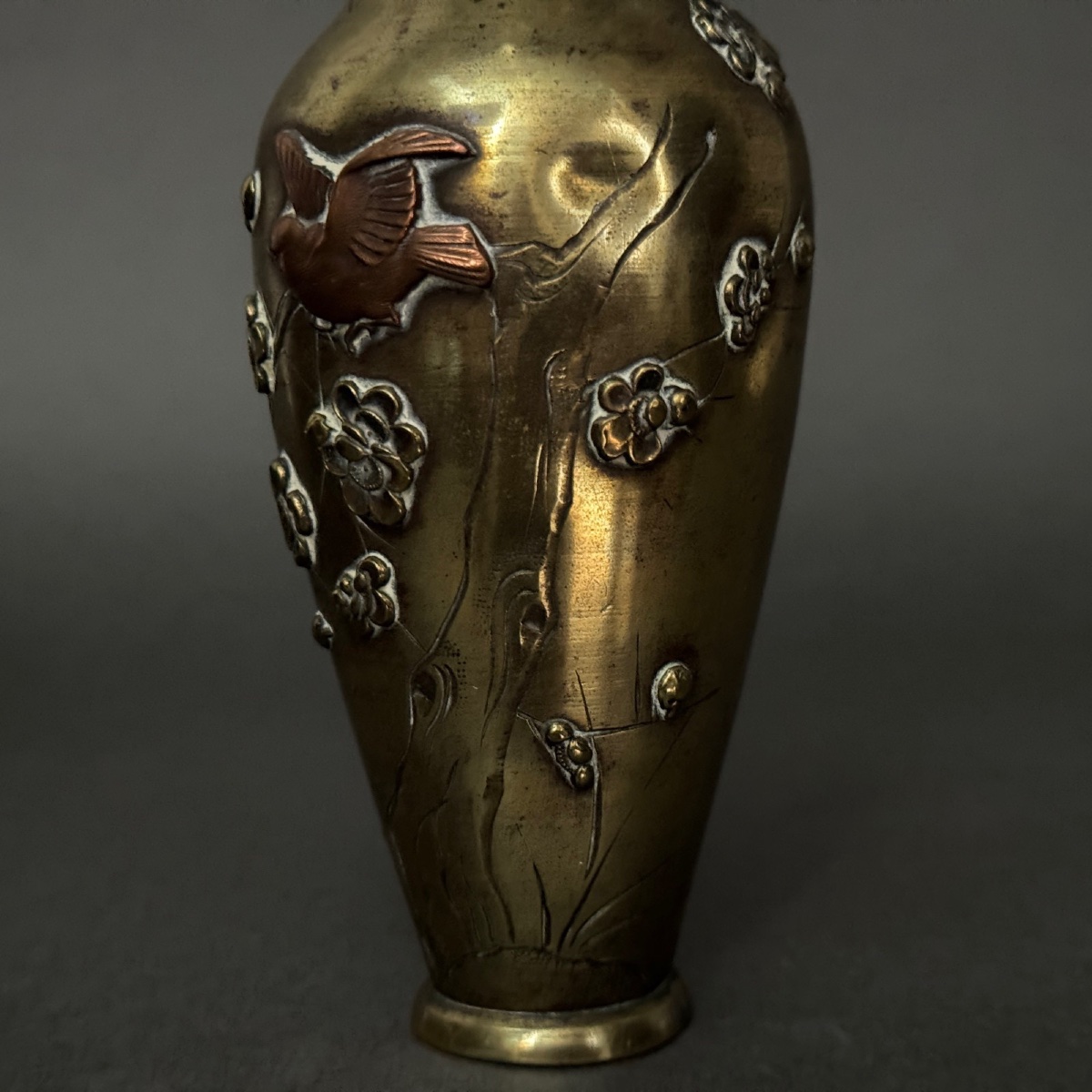 Paire de vases japonais en bronze ciselé incrustation décor d'oiseau-photo-4