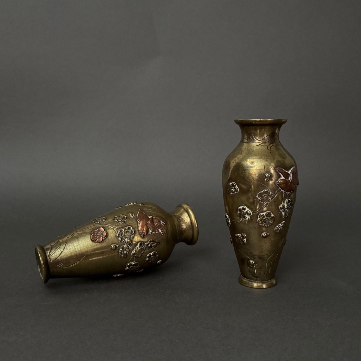 Paire de vases japonais en bronze ciselé incrustation décor d'oiseau-photo-6