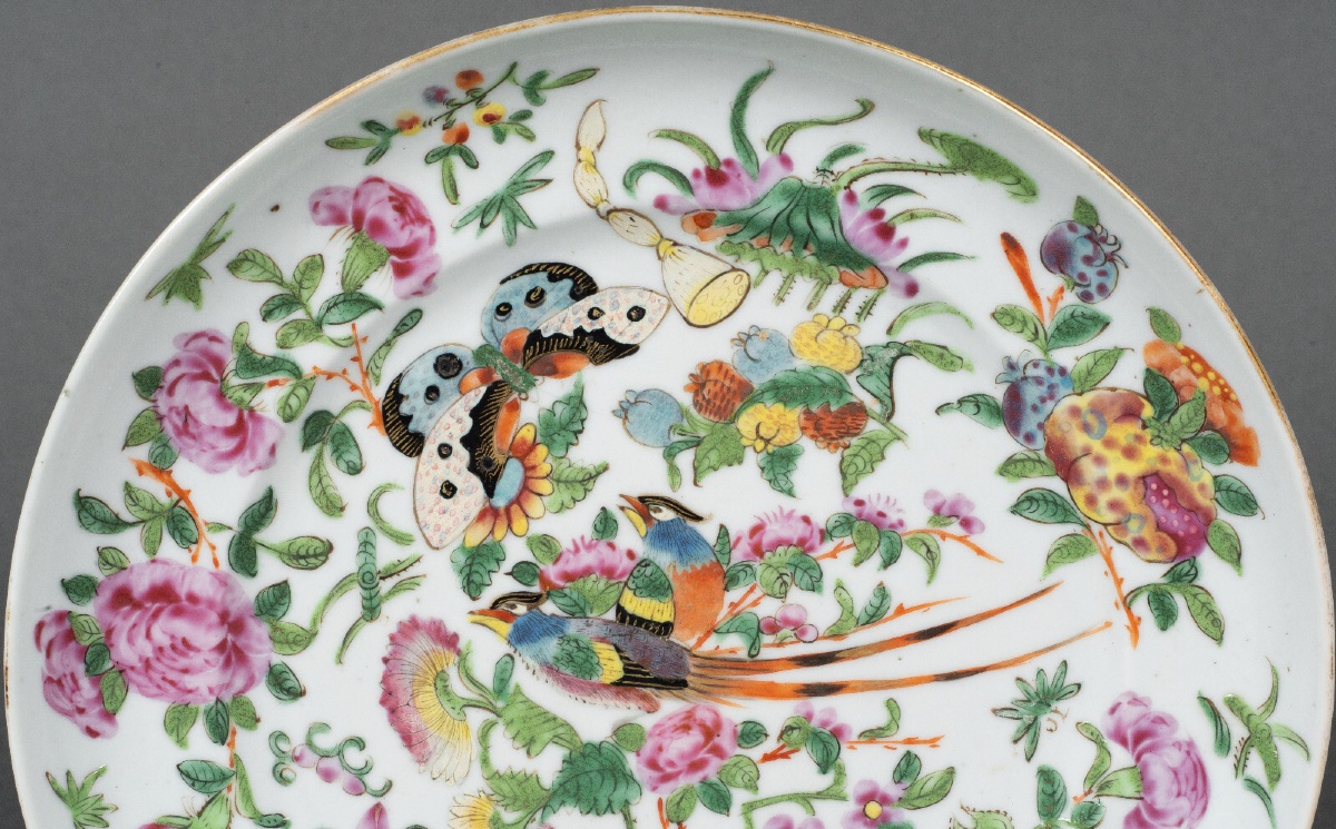 Assiette en porcelaine Canton XIXe décor de papillons-photo-3