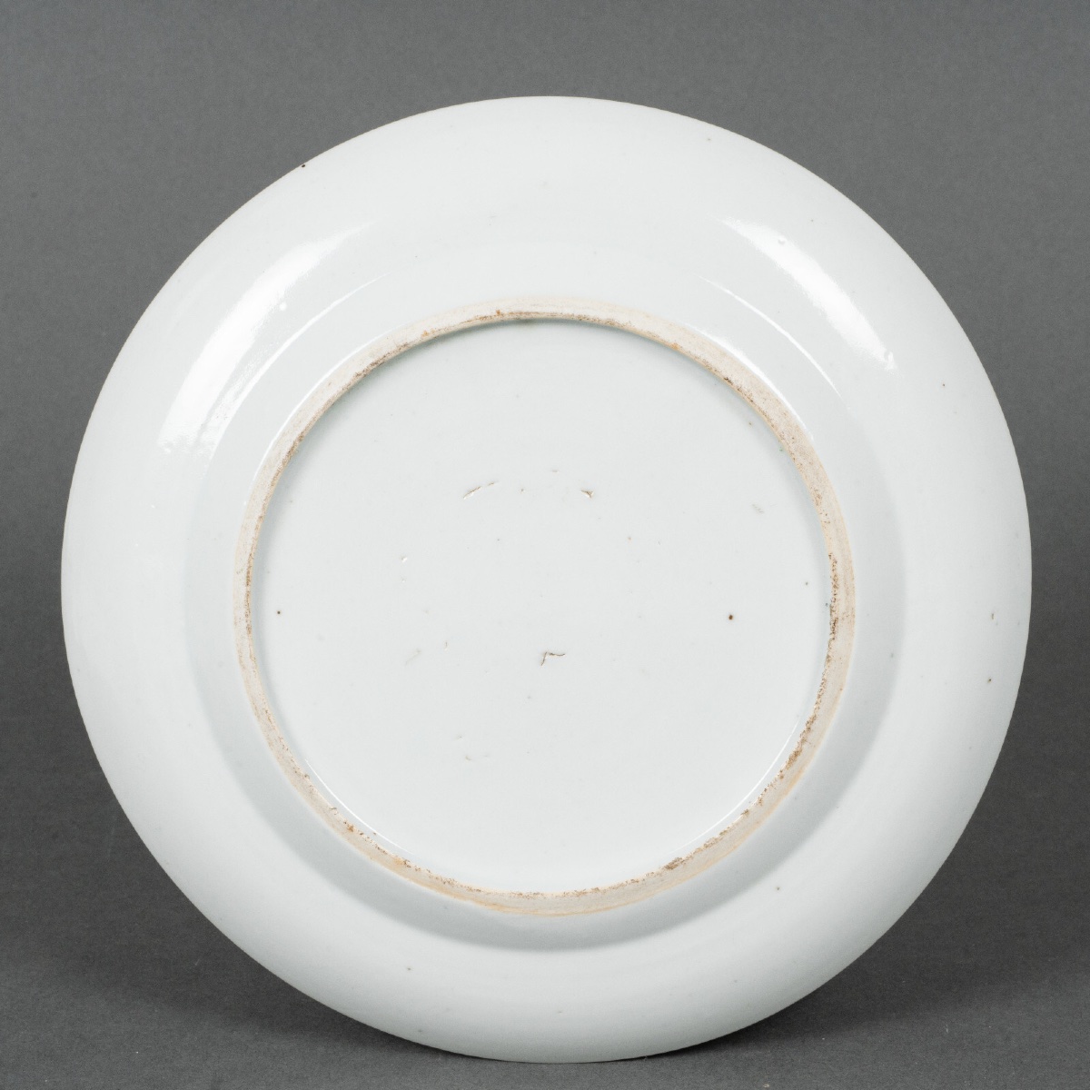 Assiette en porcelaine Canton XIXe décor de papillons-photo-1