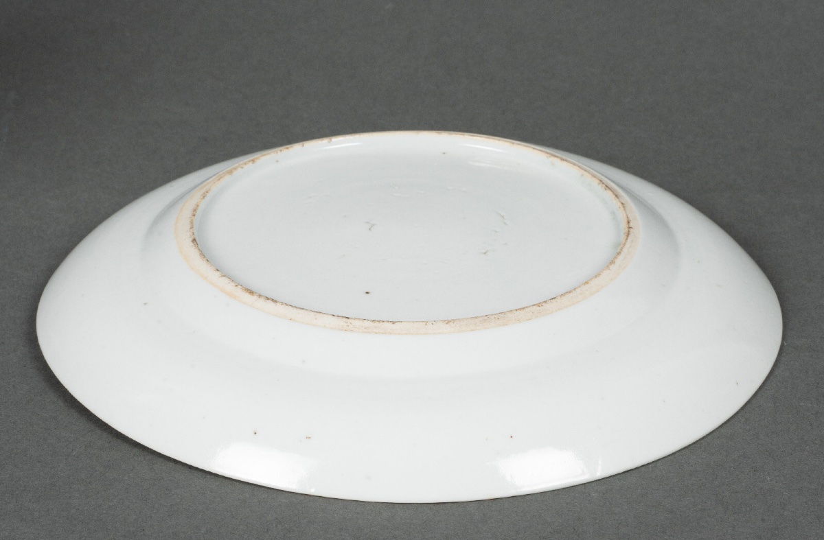 Assiette en porcelaine Canton XIXe décor de papillons-photo-3