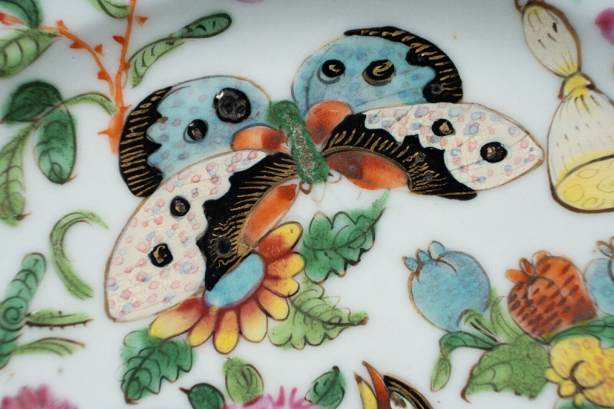 Assiette en porcelaine Canton XIXe décor de papillons-photo-4
