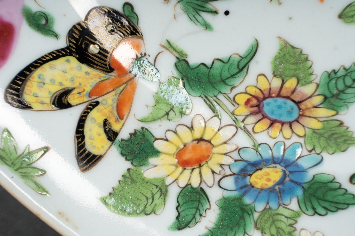 Assiette en porcelaine Canton XIXe décor de papillons-photo-6