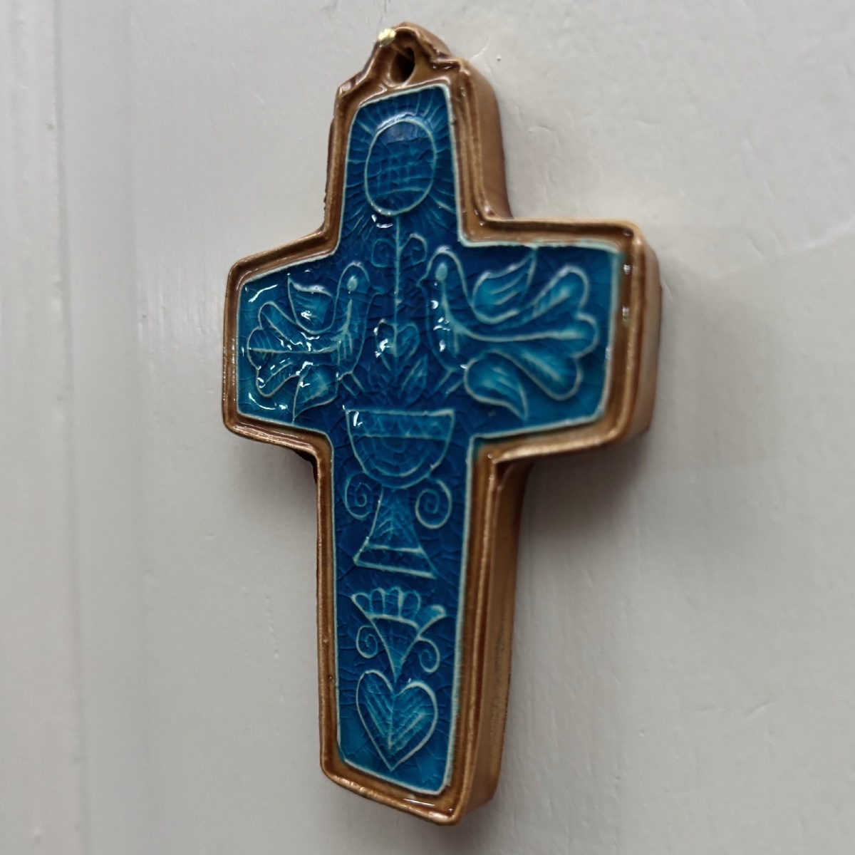 Ceramic Cross With Blue Background And Bird Decoration By Taburet Quimper, 20th Century-photo-3