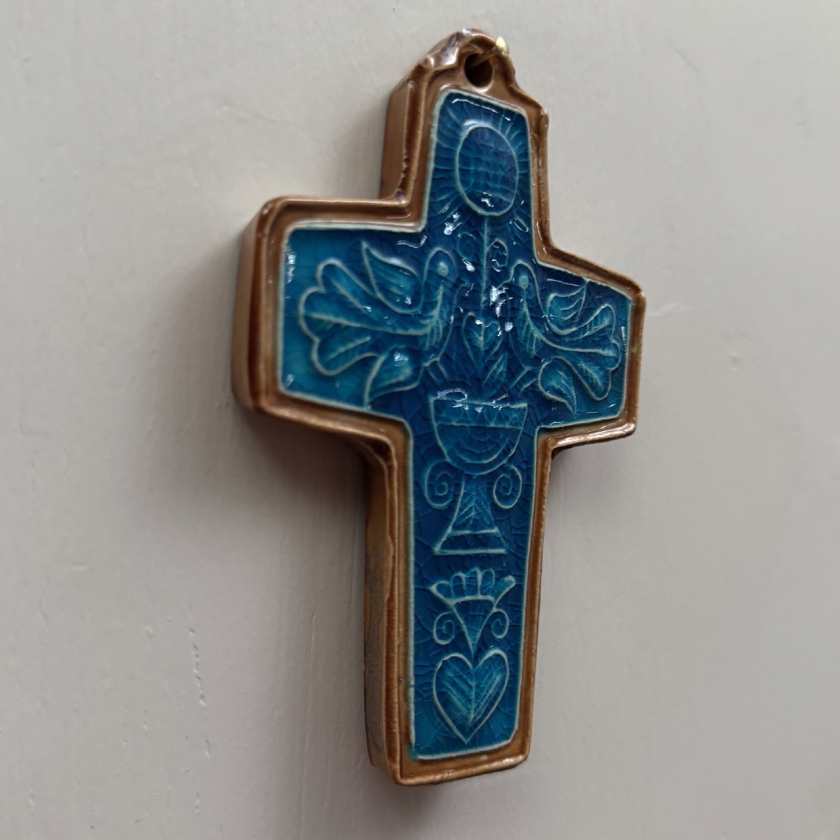 Ceramic Cross With Blue Background And Bird Decoration By Taburet Quimper, 20th Century-photo-4