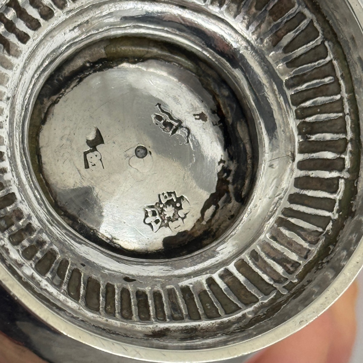 18th-century Silver Cup, Farmers General Hallmark, Gadrooned Foot-photo-2