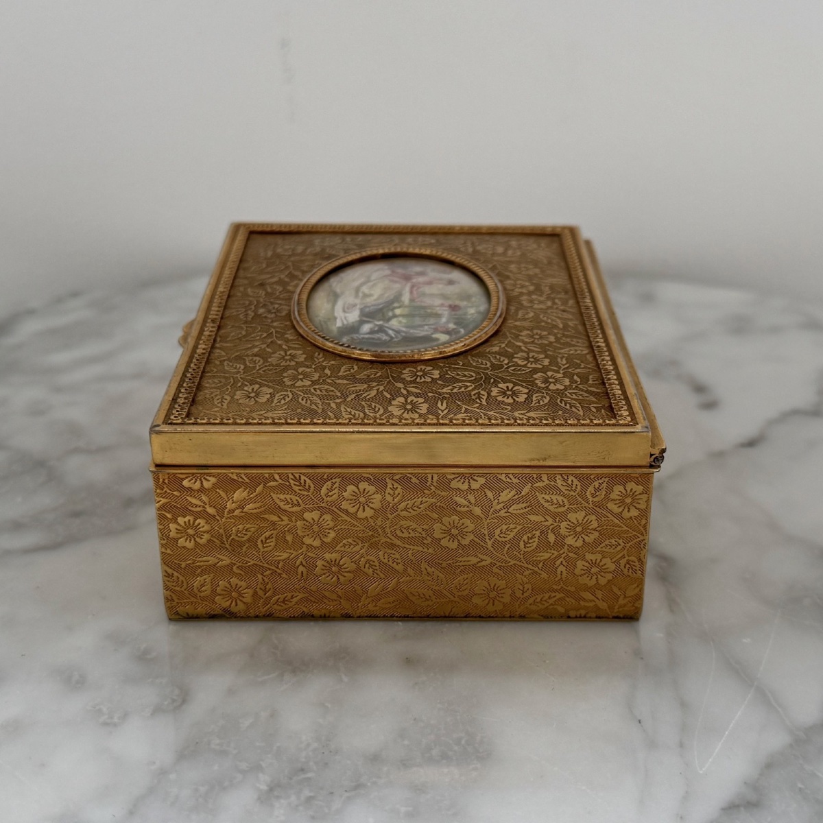 19th-century Guilloché Bronze Box Adorned With A Romantic Miniature -photo-2