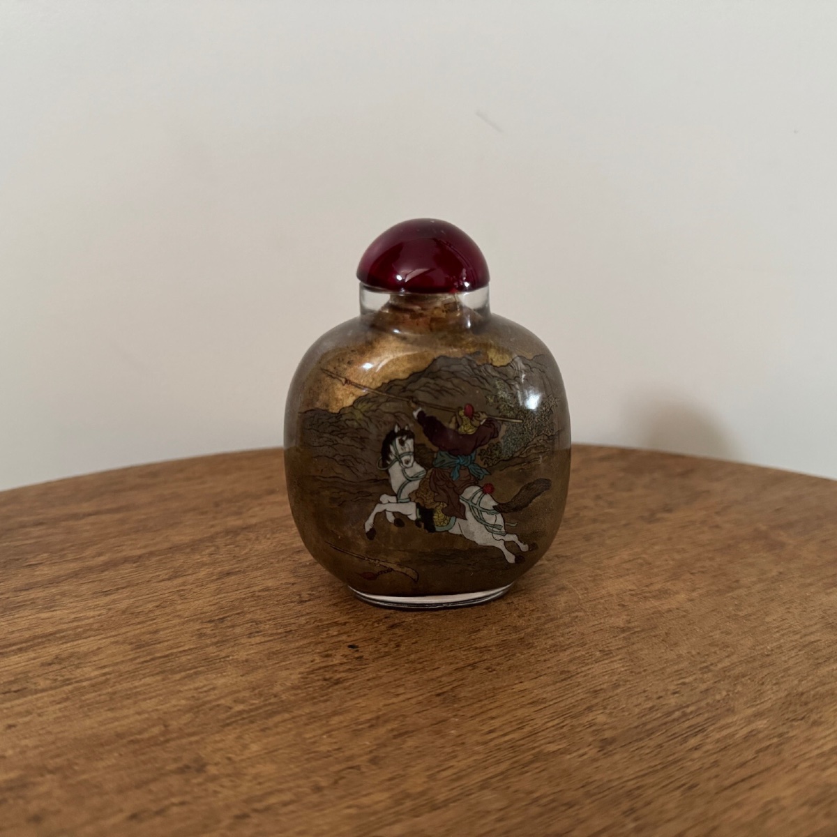 Tabatière chinoise en verre peint début XXe représentant un cavalier-photo-2