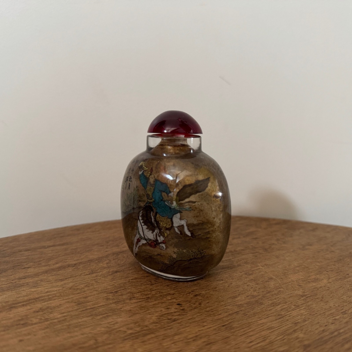 Tabatière chinoise en verre peint début XXe représentant un cavalier-photo-3