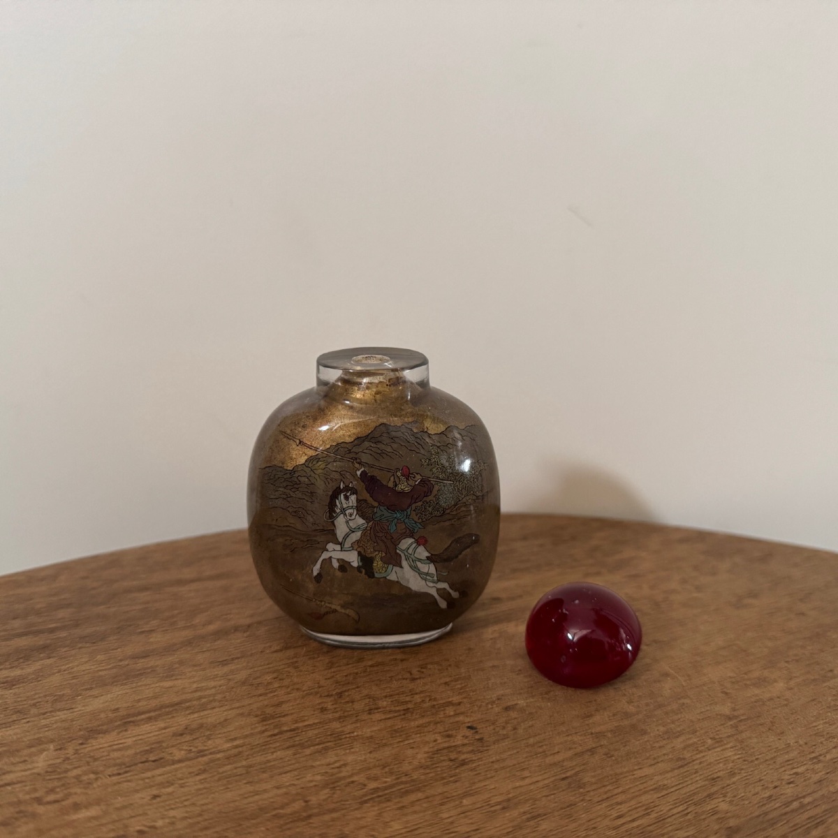 Tabatière chinoise en verre peint début XXe représentant un cavalier-photo-2