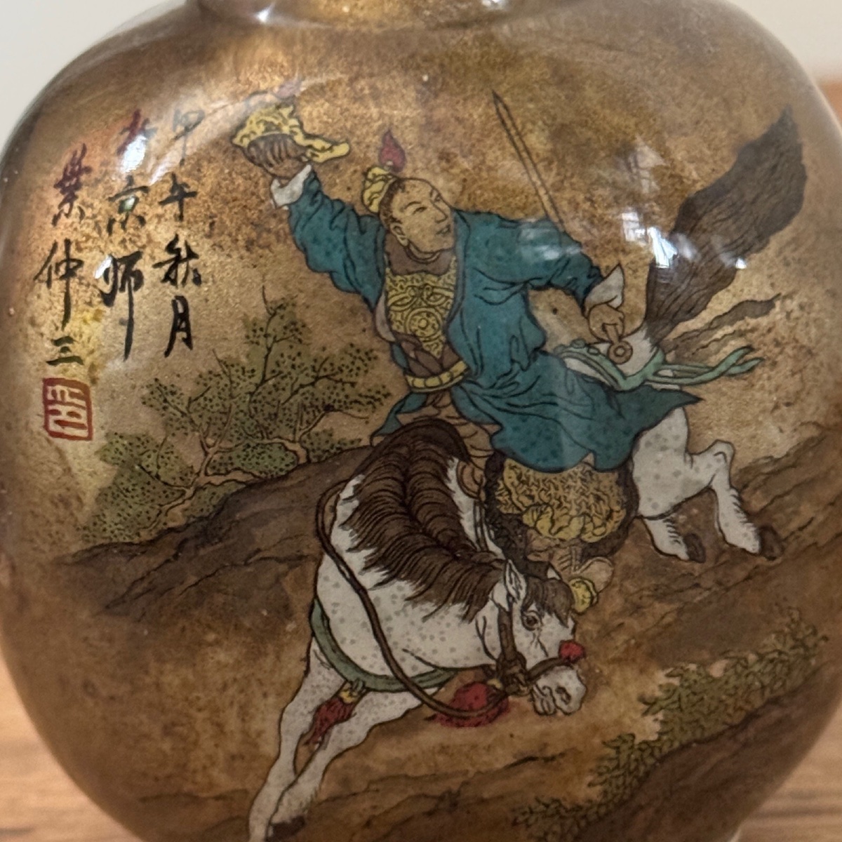 Tabatière chinoise en verre peint début XXe représentant un cavalier-photo-5