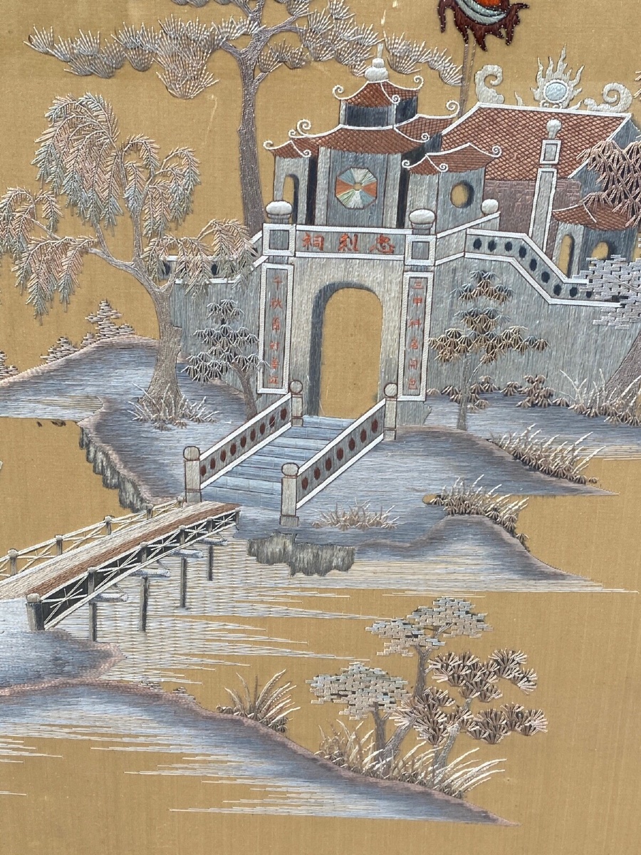 Broderie sur soie Chine fin XIXe personnages étendards végétation-photo-1