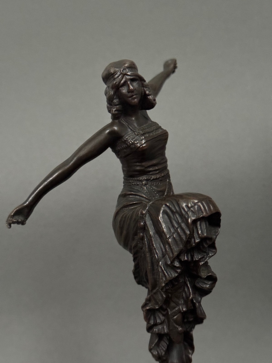 Sculpture danseuse Art Déco 1930 patine chocolatée socle marbre noir-photo-3