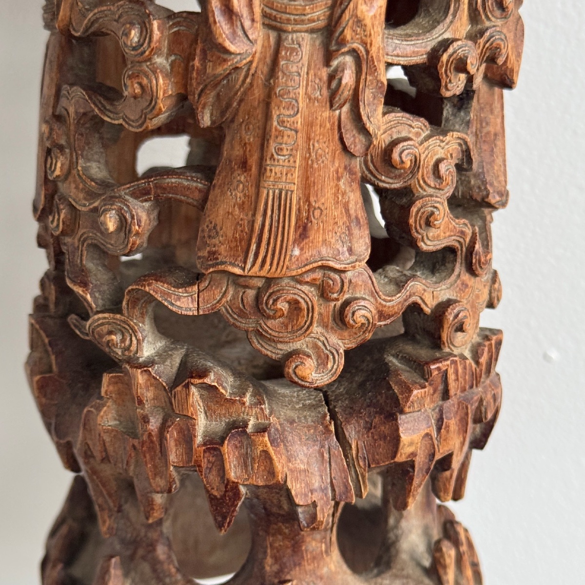 A Richly Carved Chinese Brush Box Decorated With Figures-photo-4