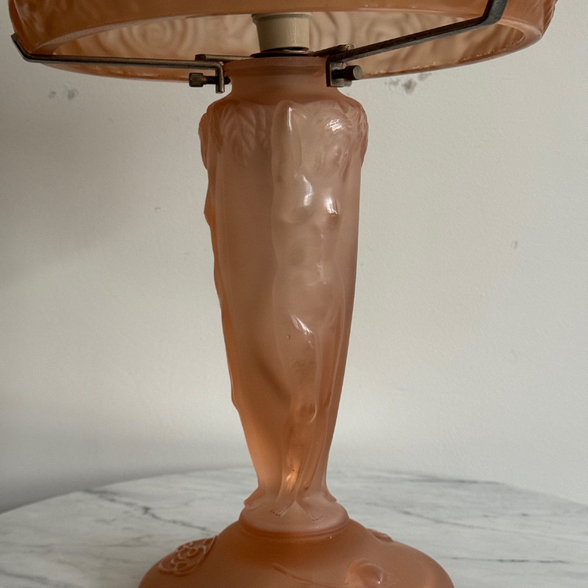Lampe champignon en verre dépoli décor de femme nue fond rose 1930-photo-3