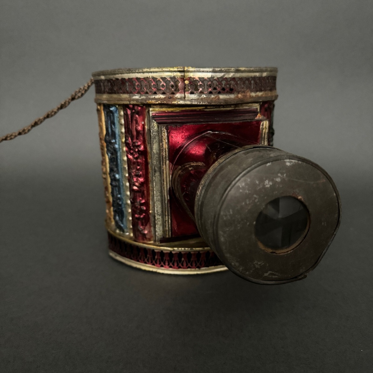 19th-century Lithographed Tinplate Magic Lantern-photo-1