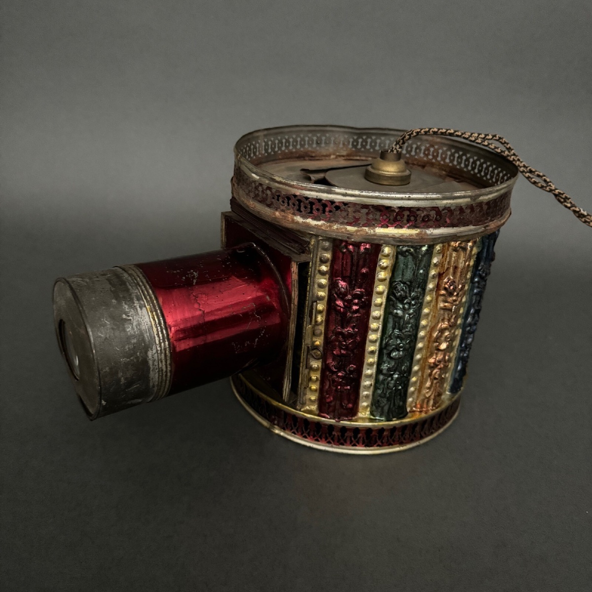 19th-century Lithographed Tinplate Magic Lantern-photo-3