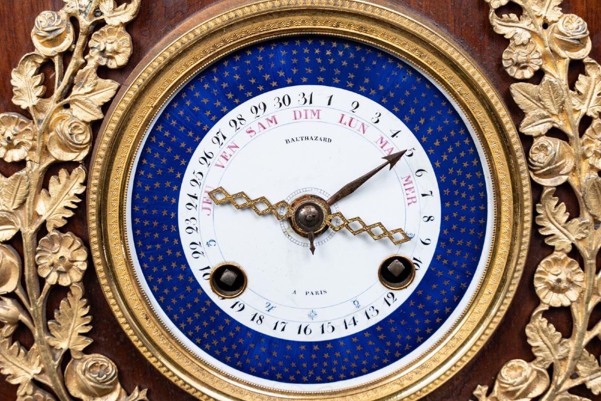 Pendule en acajou maison Balthazard bronze doré chérubins cadran émail-photo-4