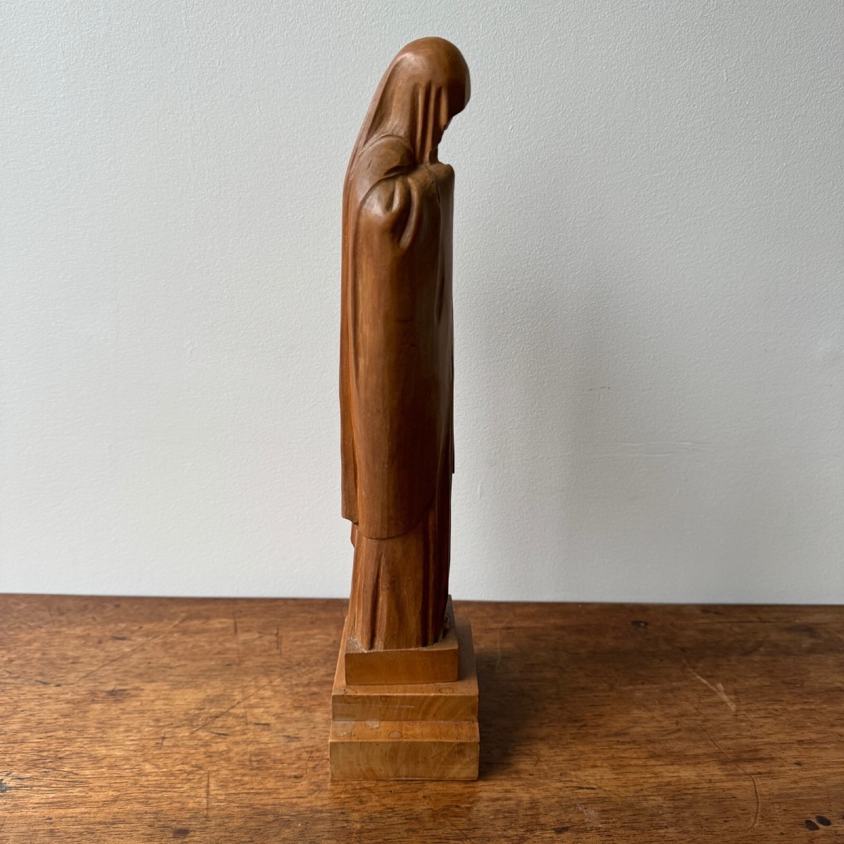Vierge en bois sculpté par Lucienne Heuvelmans (1881-1944) -photo-4