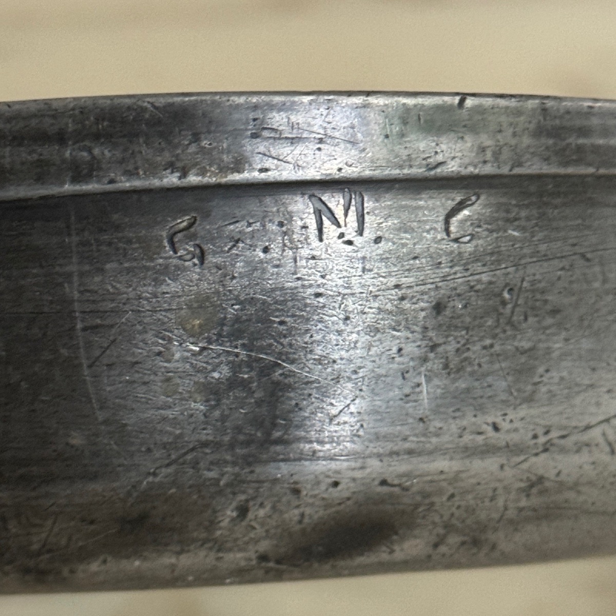 17th-century Pewter Bowl With Handles-photo-4