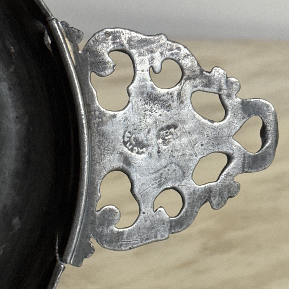 17th-century Pewter Bowl With Handles-photo-1