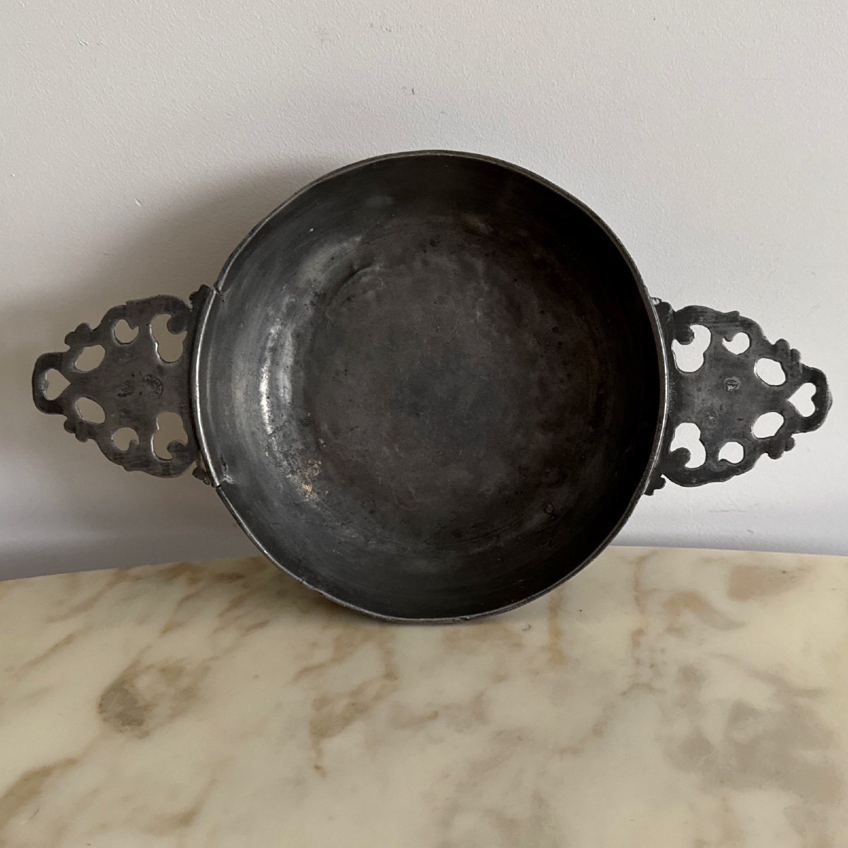 17th-century Pewter Bowl With Handles-photo-2