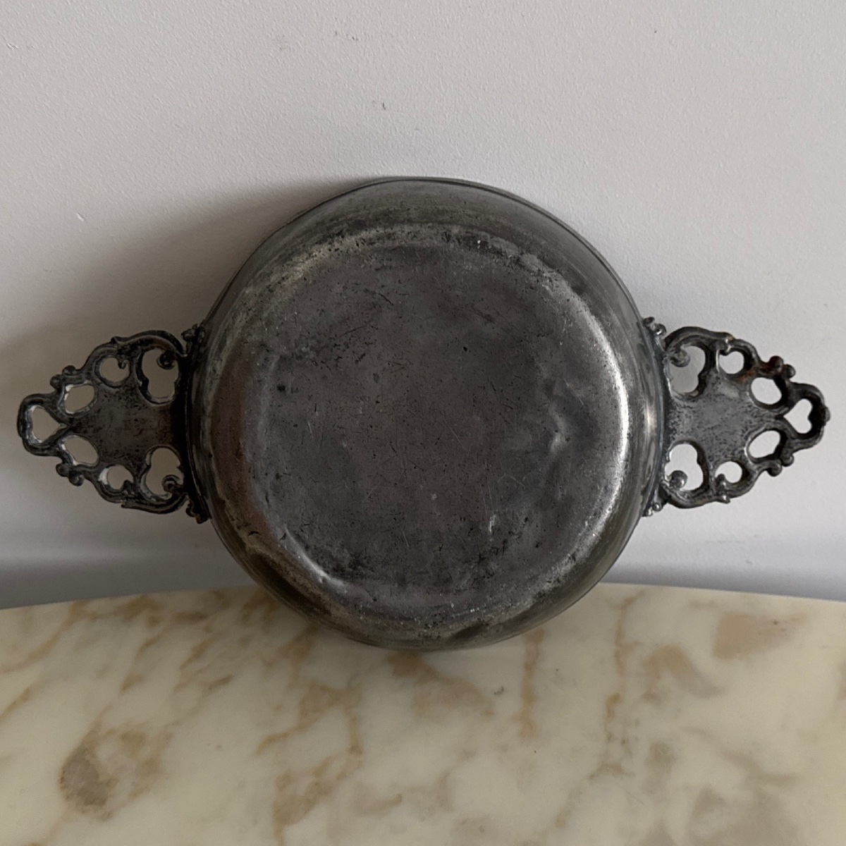 17th-century Pewter Bowl With Handles-photo-3