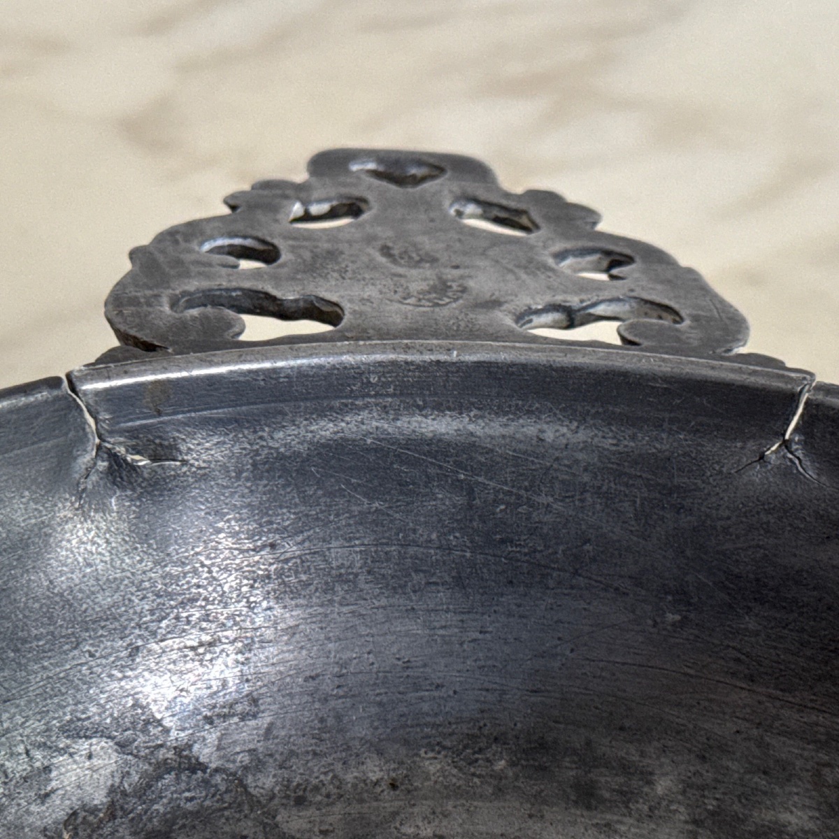 17th-century Pewter Bowl With Handles-photo-5