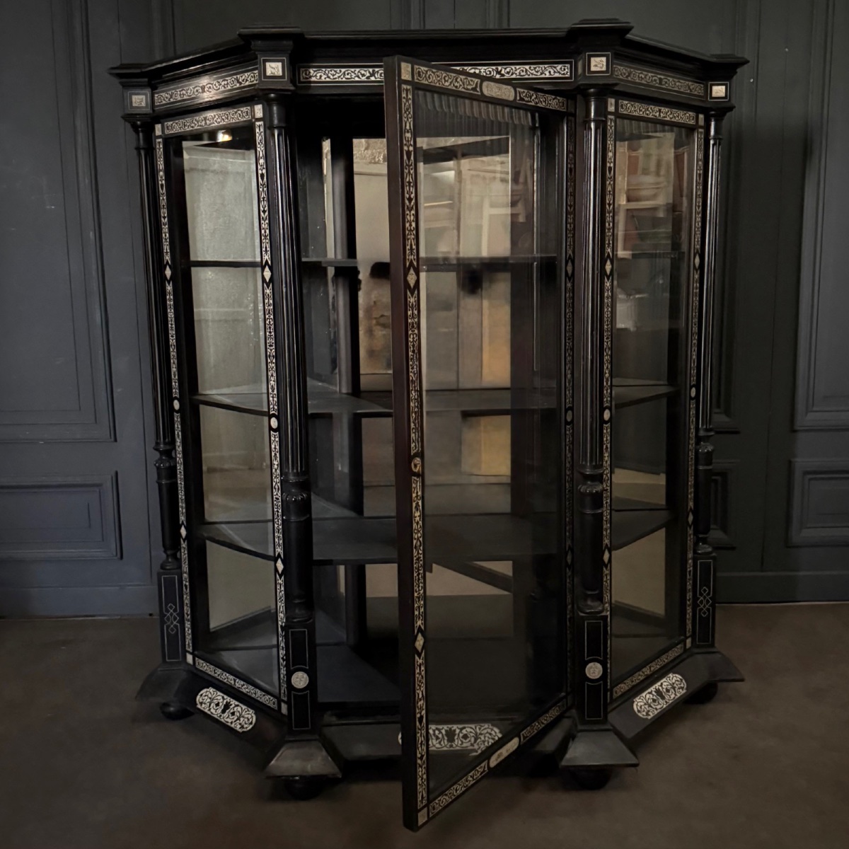 Bibliothèque XIXe Napoléon III incrustée de marqueterie d'os décor d'arabesques -photo-4