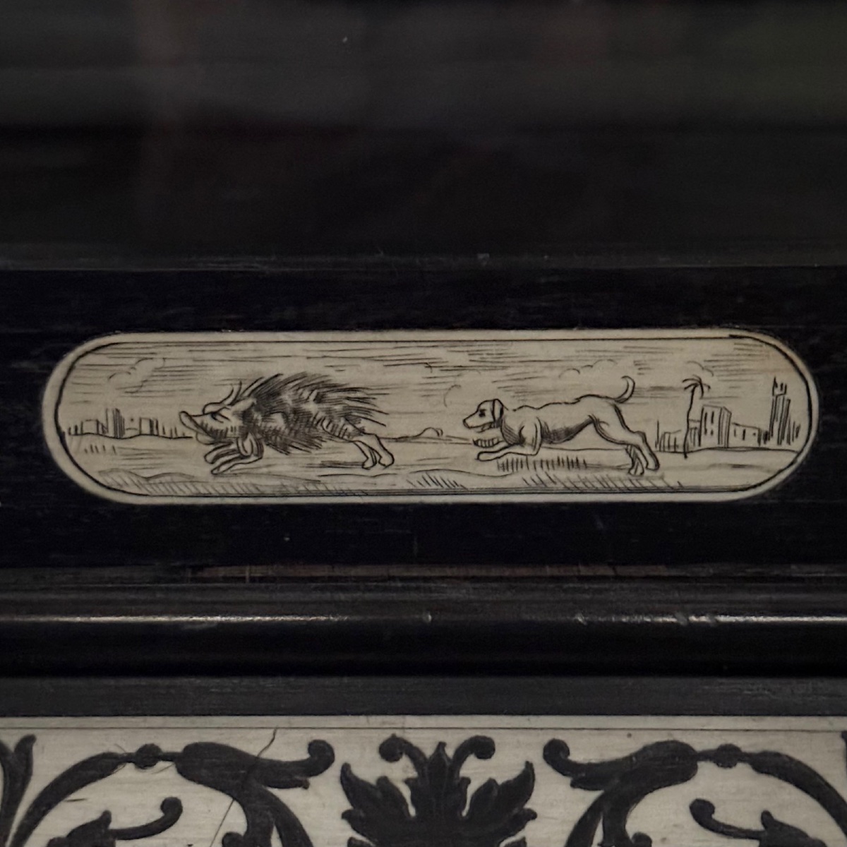 Bibliothèque XIXe Napoléon III incrustée de marqueterie d'os décor d'arabesques -photo-4