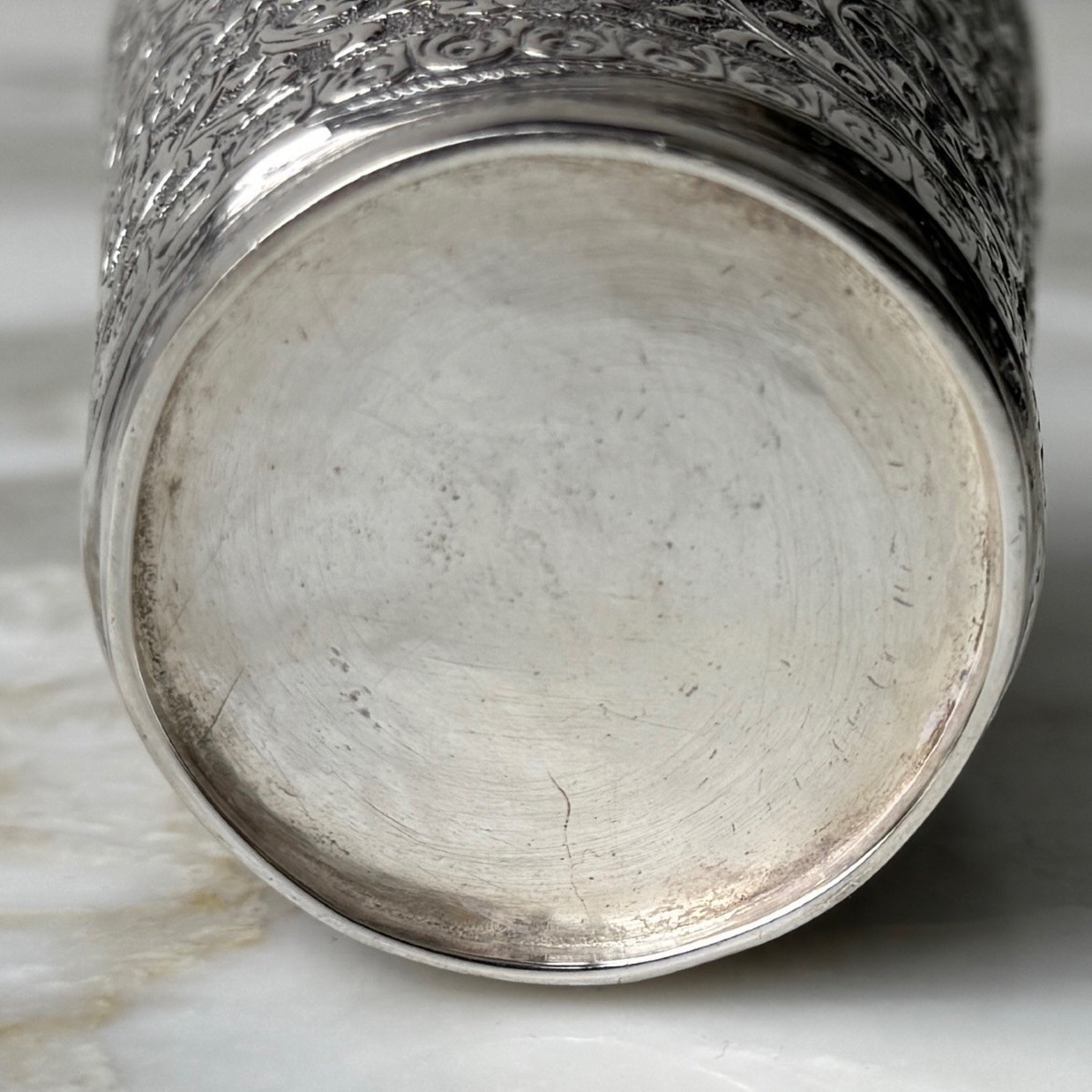 Timbale en argent Sri Lanka richement ouvragé décor d'arabesques-photo-1