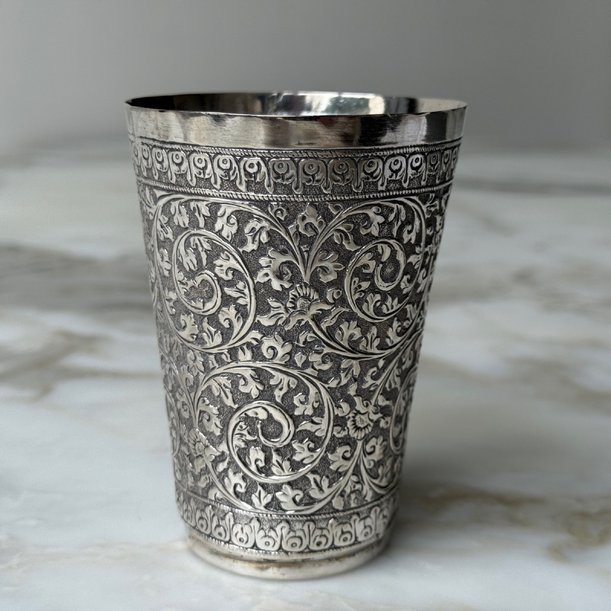 Timbale en argent Sri Lanka richement ouvragé décor d'arabesques-photo-3