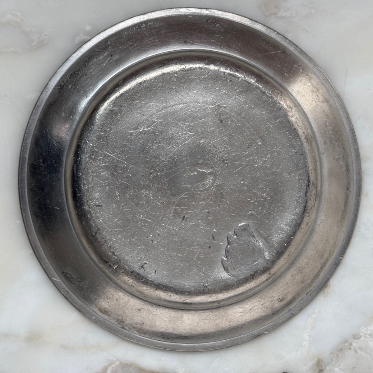 Suite de 8 plats creux en étain XVIIIe portant les initiales RHF-photo-3