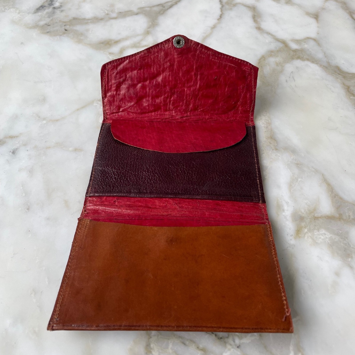 Pochette portefeuille en cuir rehaussé de fil d'argent XXe -photo-4