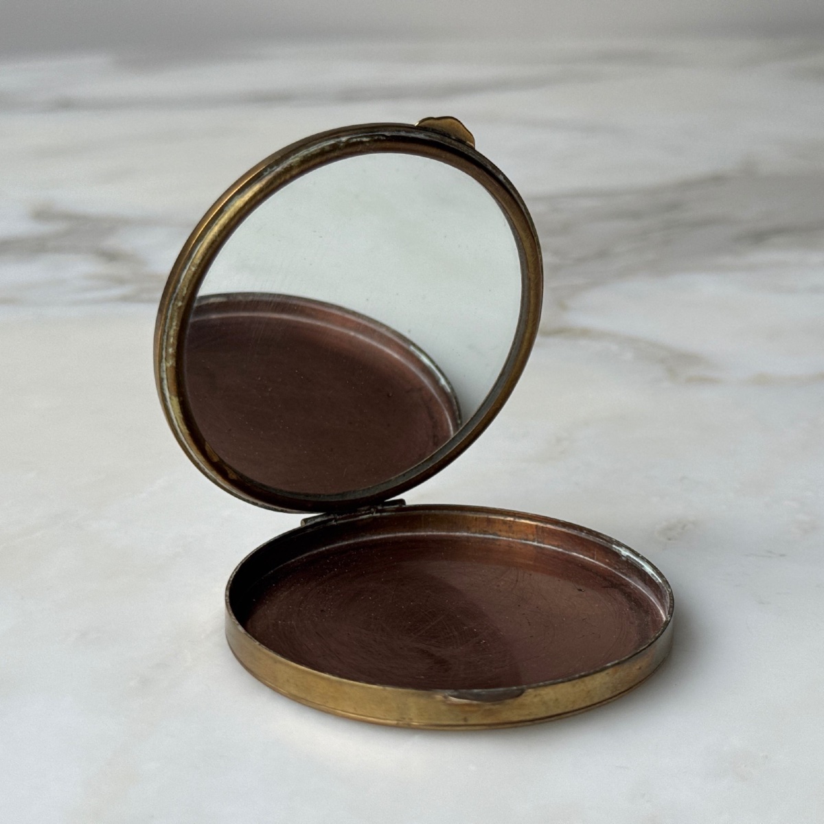 Poudrier indochinois en nacre 1930 finement gravé -photo-1