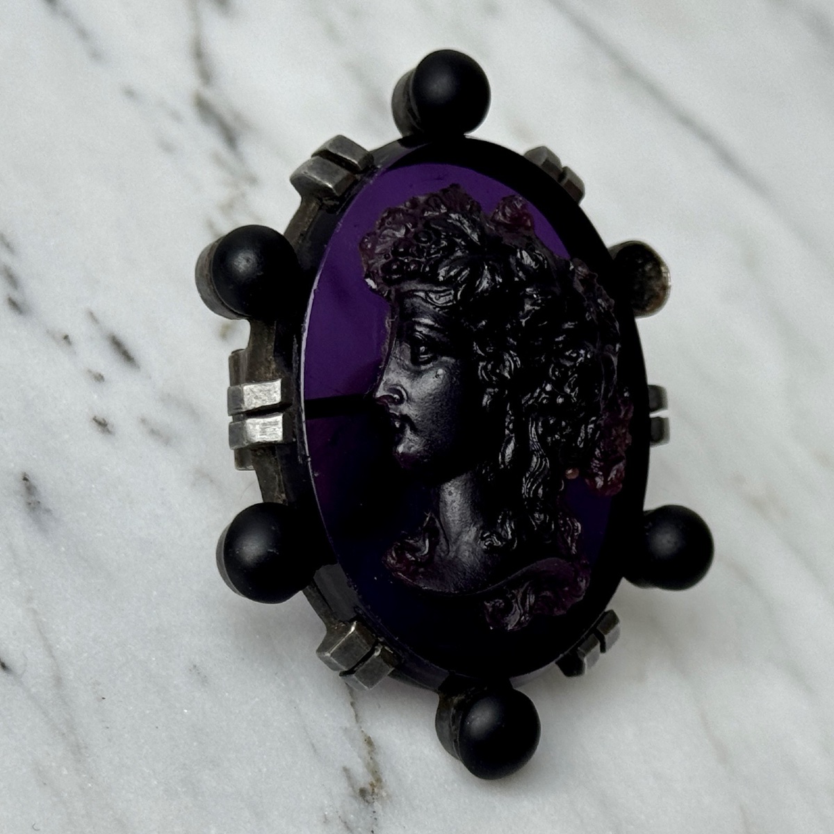 Late 19th Century Glass Cameo Brooch Depicting A Woman's Profile On A Purple Background -photo-1