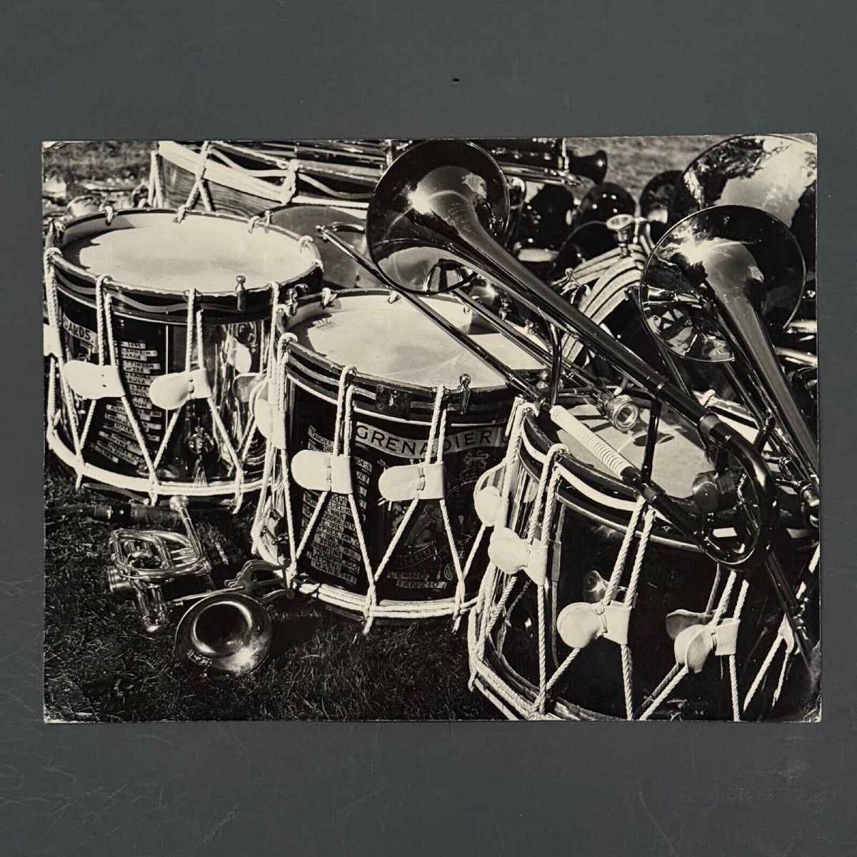 Photo noir et blanc Trois Jeunes Tambours par Robert Laporte XXe 