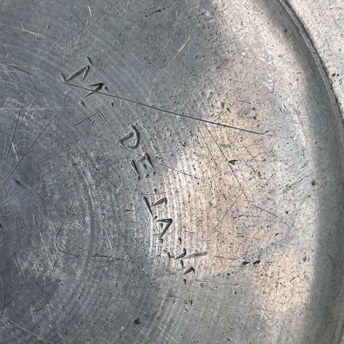 Pair Of 18th-century Pewter Plates Bearing Hallmarks -photo-2