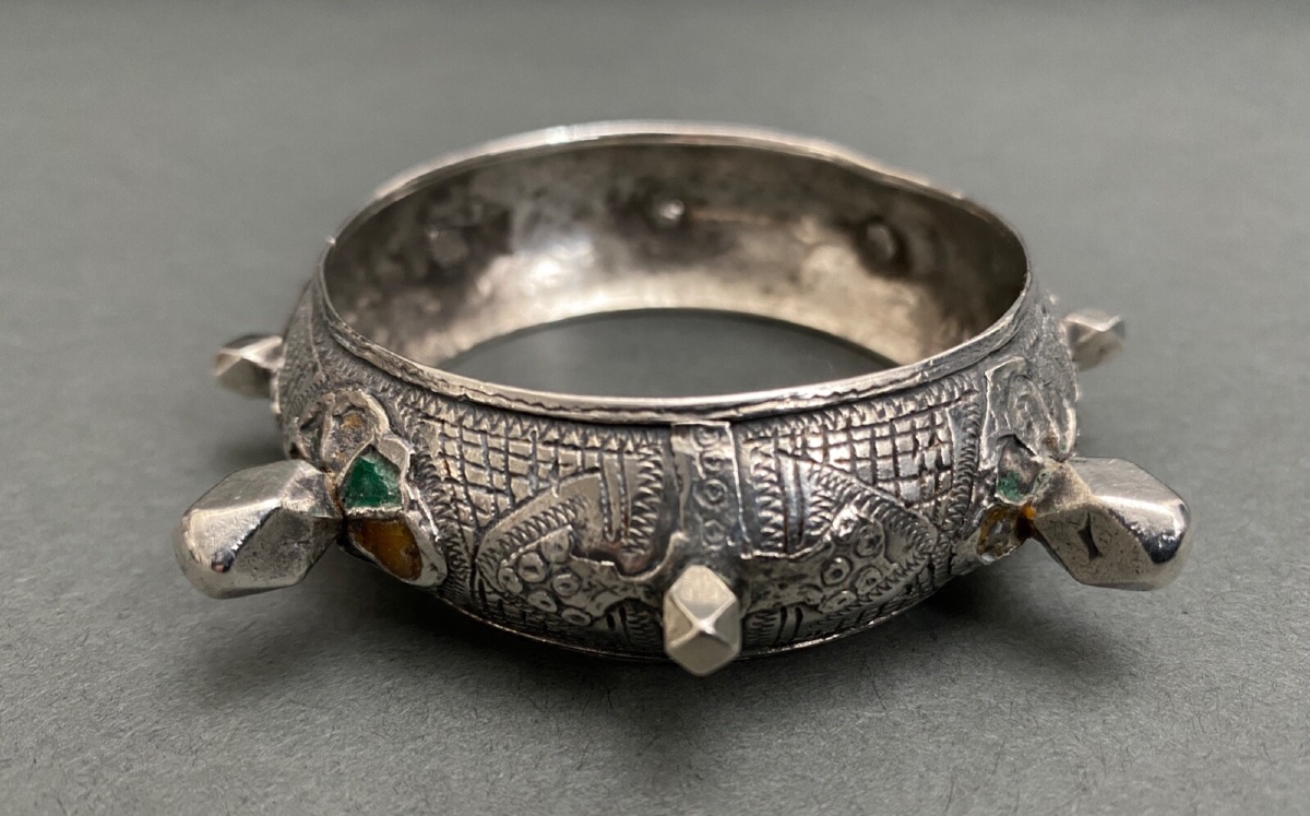 Bracelet oriental berbère en argent XXe à pointes et cabochons 54 grammes-photo-2