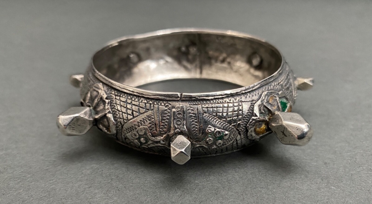 Bracelet oriental berbère en argent XXe à pointes et cabochons 54 grammes-photo-3