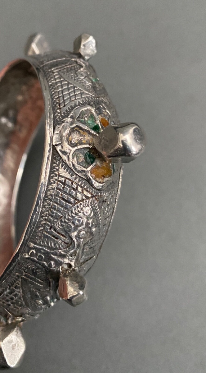 Bracelet oriental berbère en argent XXe à pointes et cabochons 54 grammes-photo-2