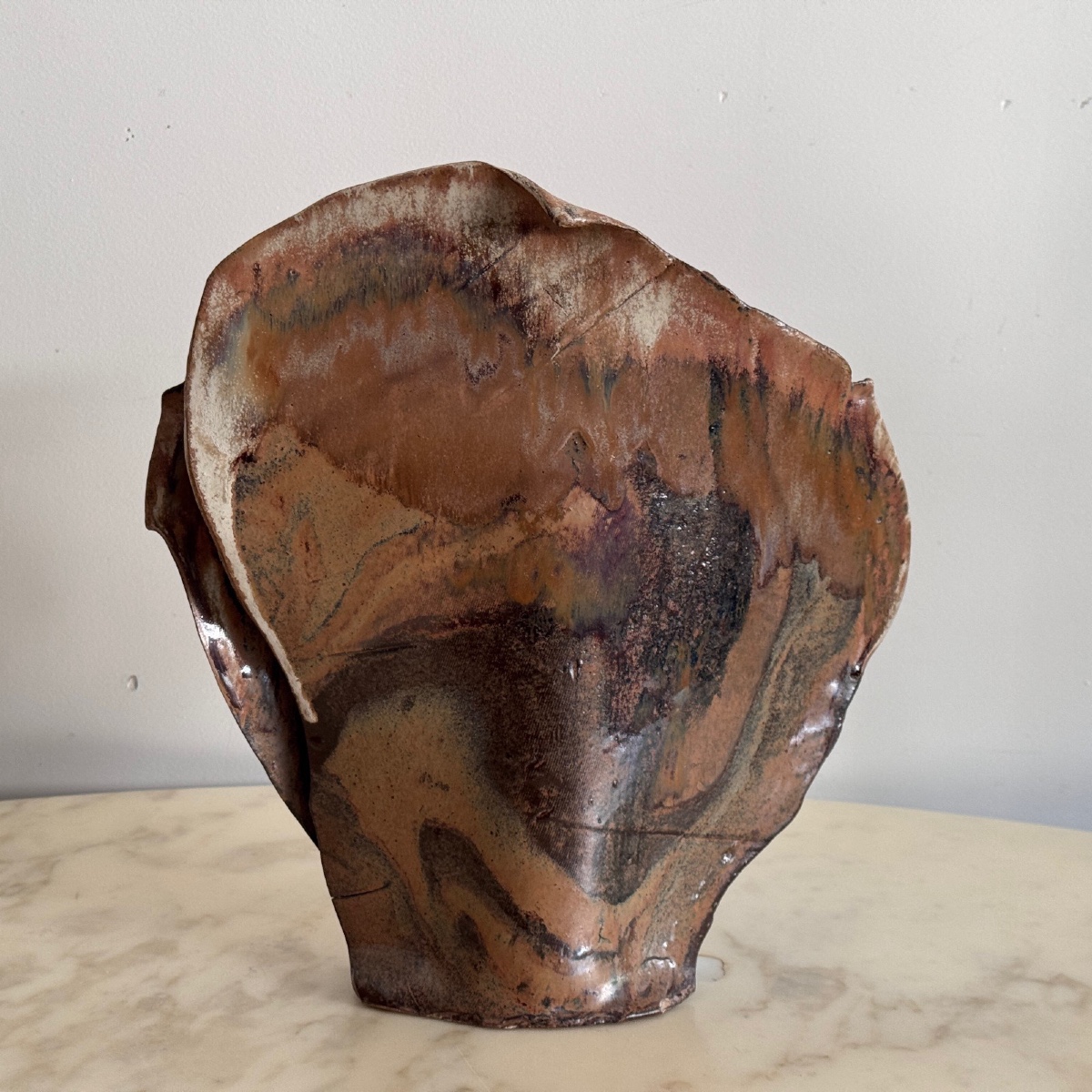 Vase en grès flammé décor de feuillage vers 1970 