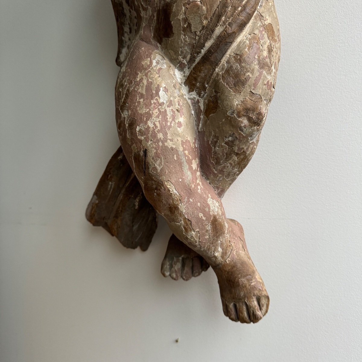 Angelot en bois sculpté polychrome XVIIe-photo-2