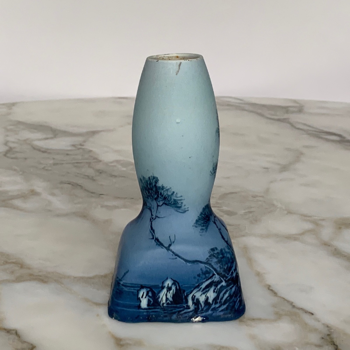 Vase par Jérôme Massier Fils Vallauris AM fond bleu bord de mer -photo-1