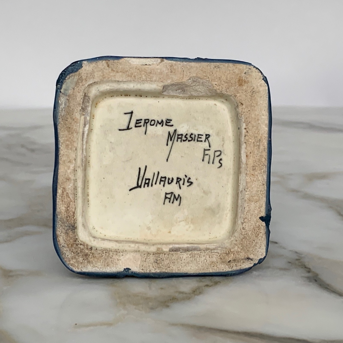 Vase par Jérôme Massier Fils Vallauris AM fond bleu bord de mer -photo-8