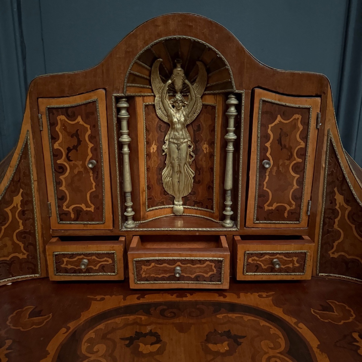 Late 19th Century Marquetry Lady's Desk In A Kidney Shape, Ornamented With Bronze-photo-2