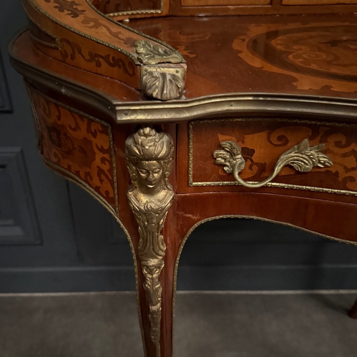 Late 19th Century Marquetry Lady's Desk In A Kidney Shape, Ornamented With Bronze-photo-4