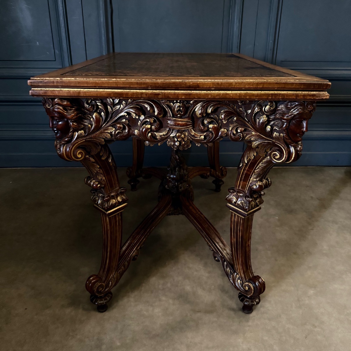 Center Table In 19th-century Italian Walnut Covered In Cordovan Leather-photo-2